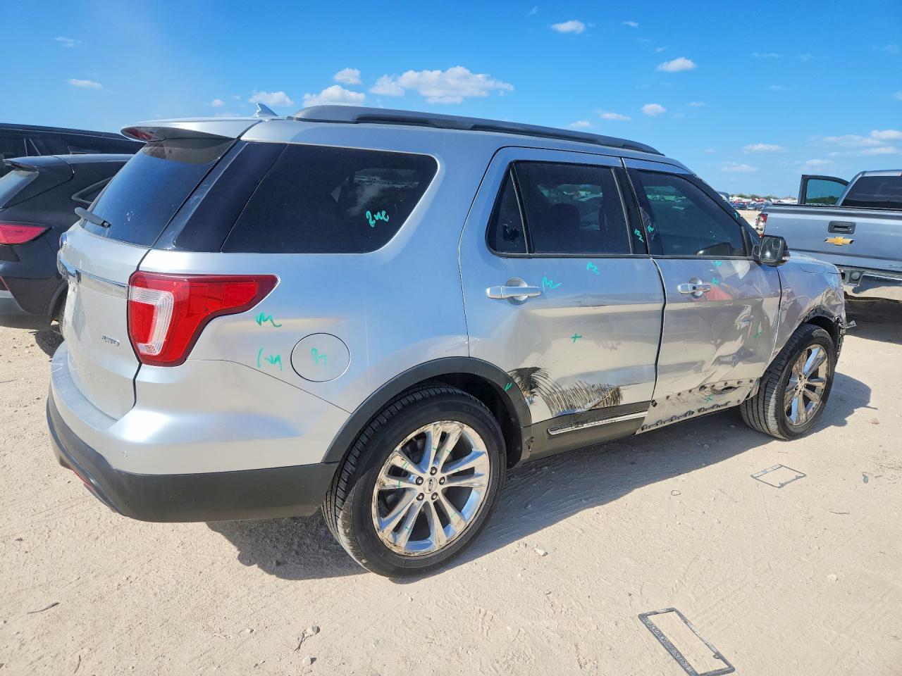 2018 Ford Explorer Xlt - Фото 3