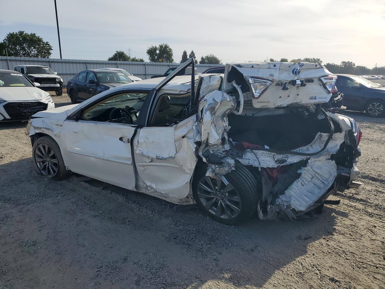 2015 Toyota Camry Hybrid Xle - Фото 2