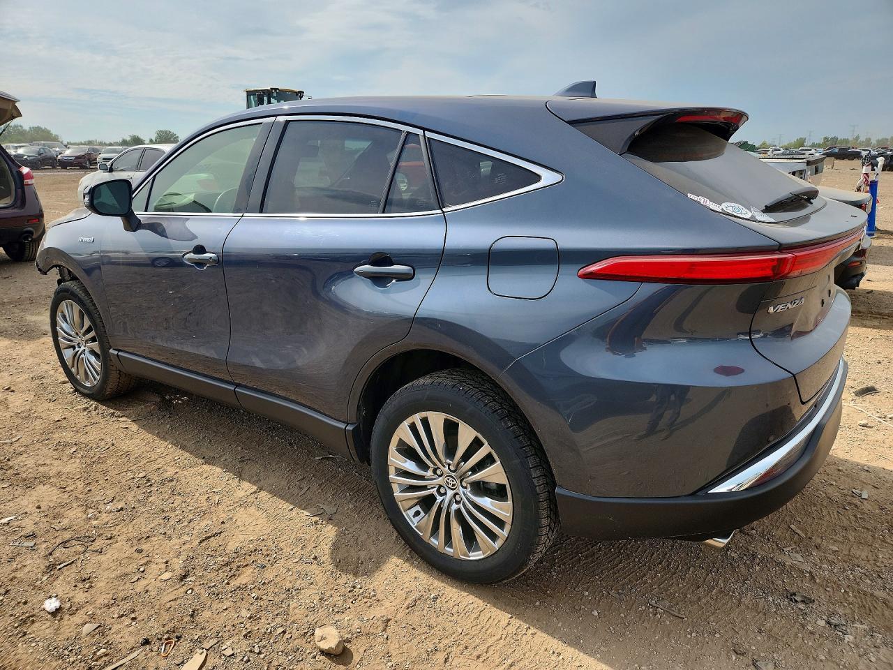 2021 Toyota Venza - Фото 2