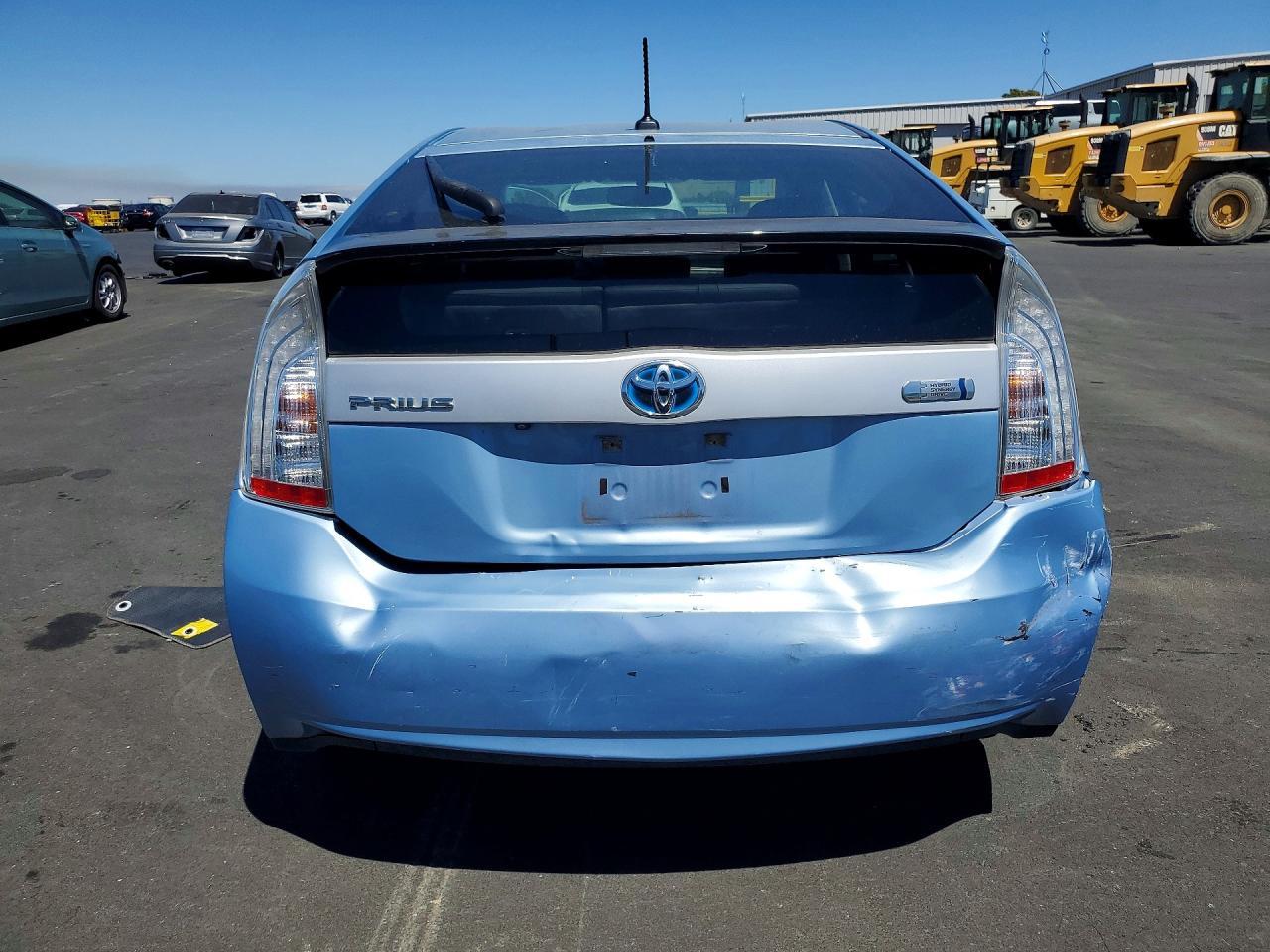 2015 Toyota Prius Plug-In Hybrid Advanced - Фото 6