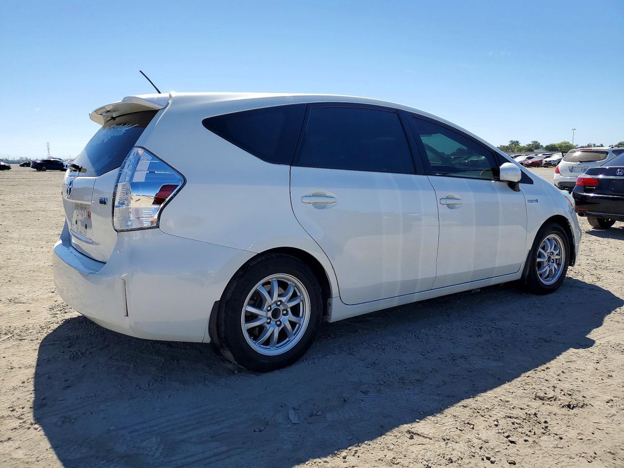 2013 Toyota Prius V Three - Фото 3