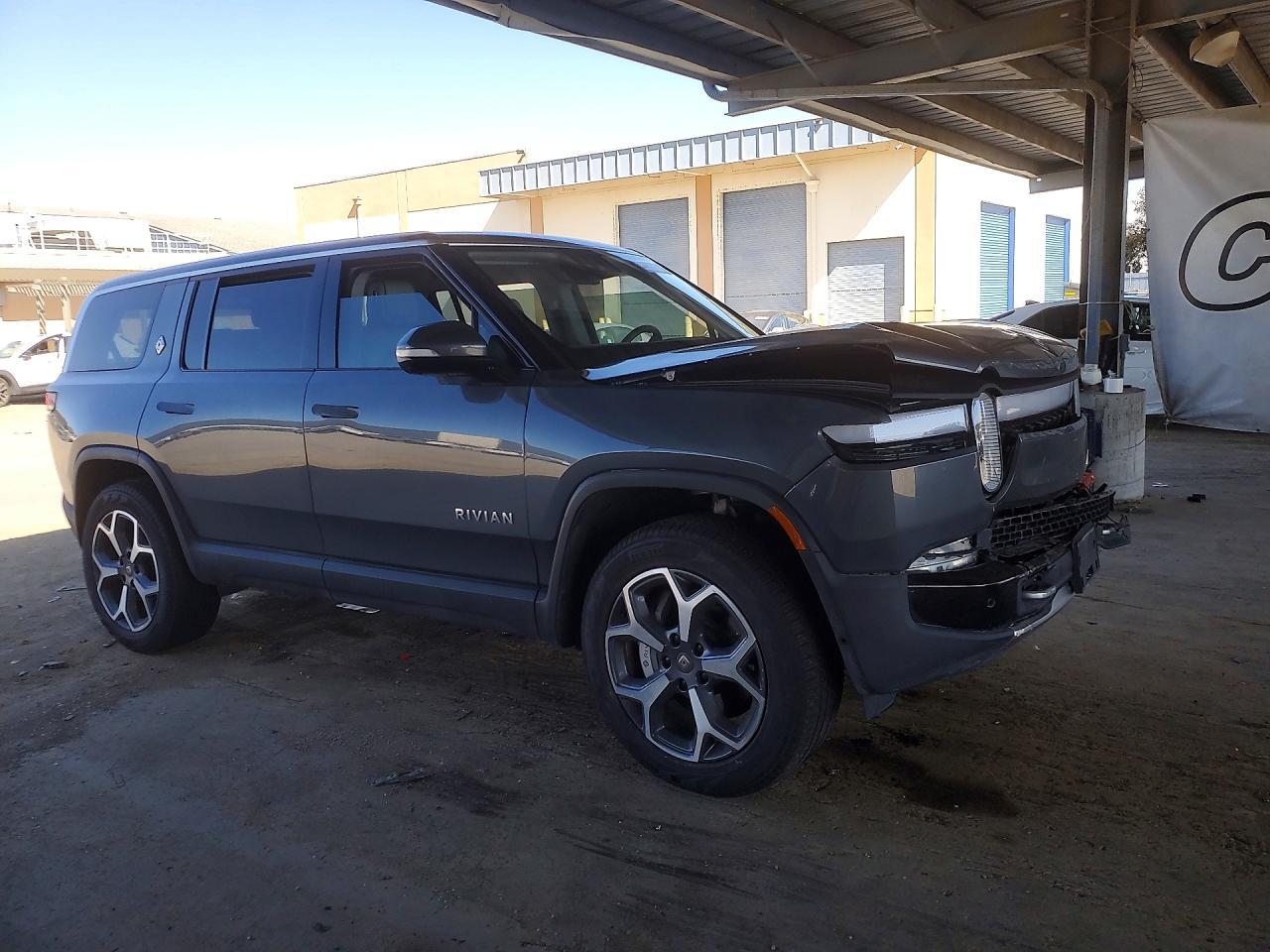 2024 Rivian R1S Adventure - Фото 4