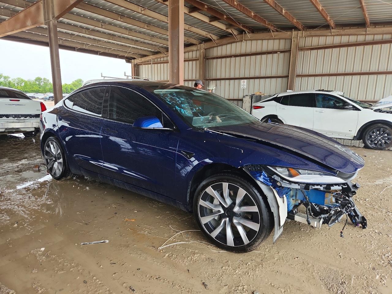 2024 Tesla Model 3 - Фото 4