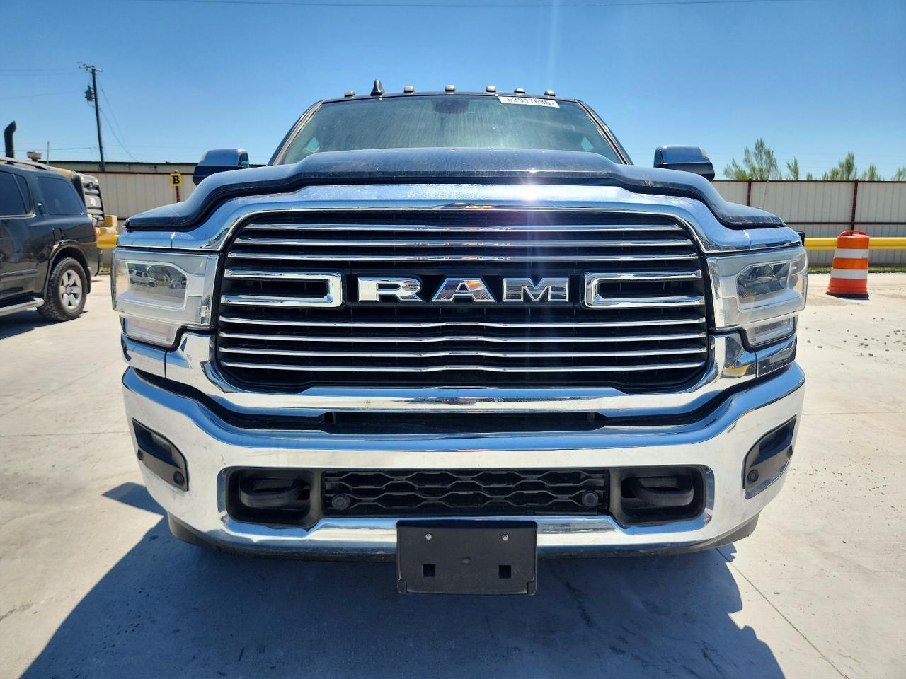 2022 Ram 3500 Laramie - Фото 5