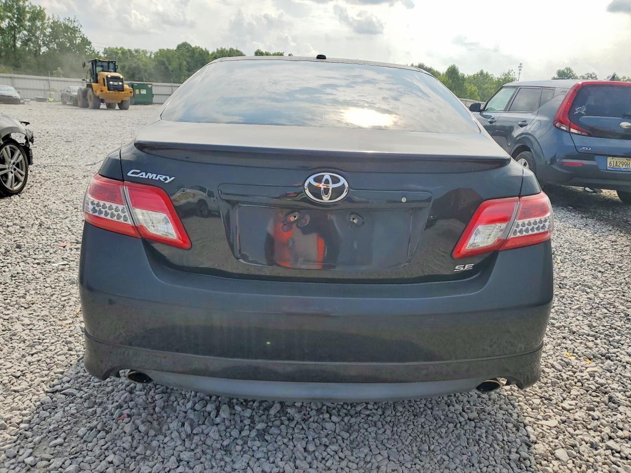 2011 Toyota Camry Se - Фото 6