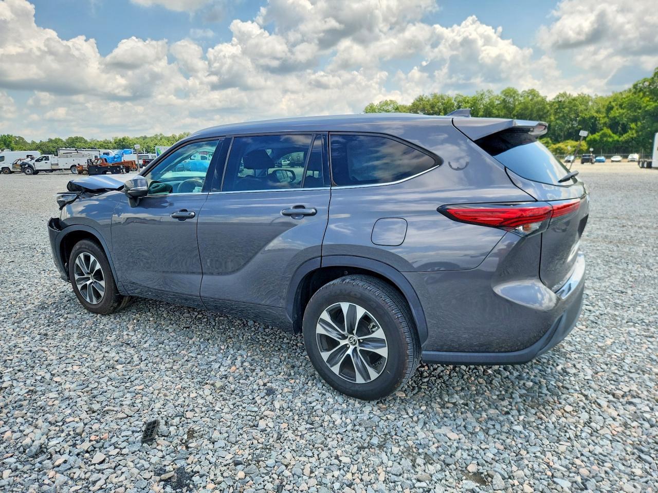 2022 Toyota Highlander Hybrid Xle - Image 2