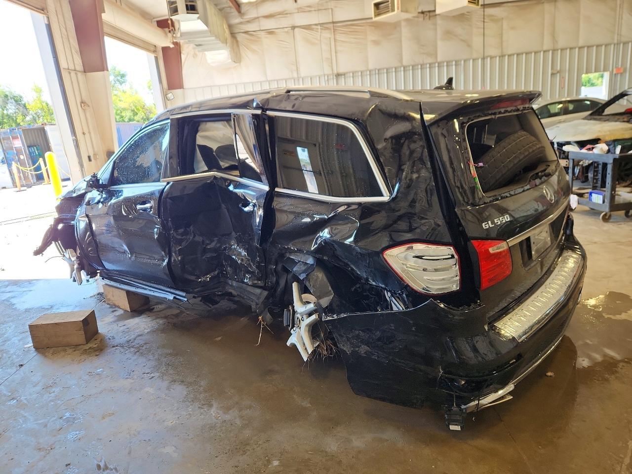 2014 Mercedes-Benz Gl 550 4Matic - Image 2