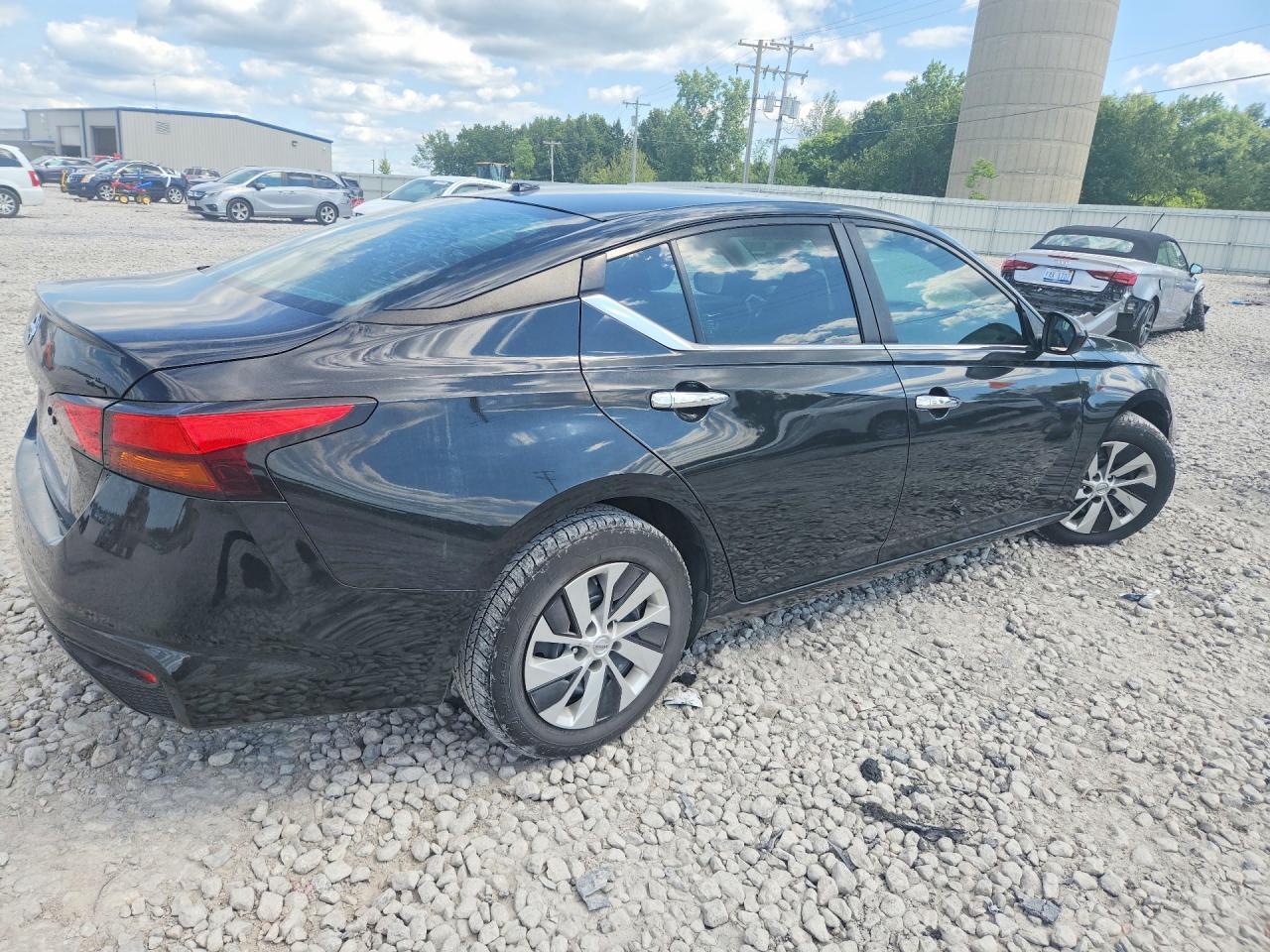2019 Nissan Altima S - Фото 3