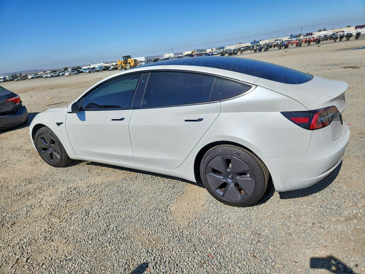 2023 Tesla Model 3 - Фото 2