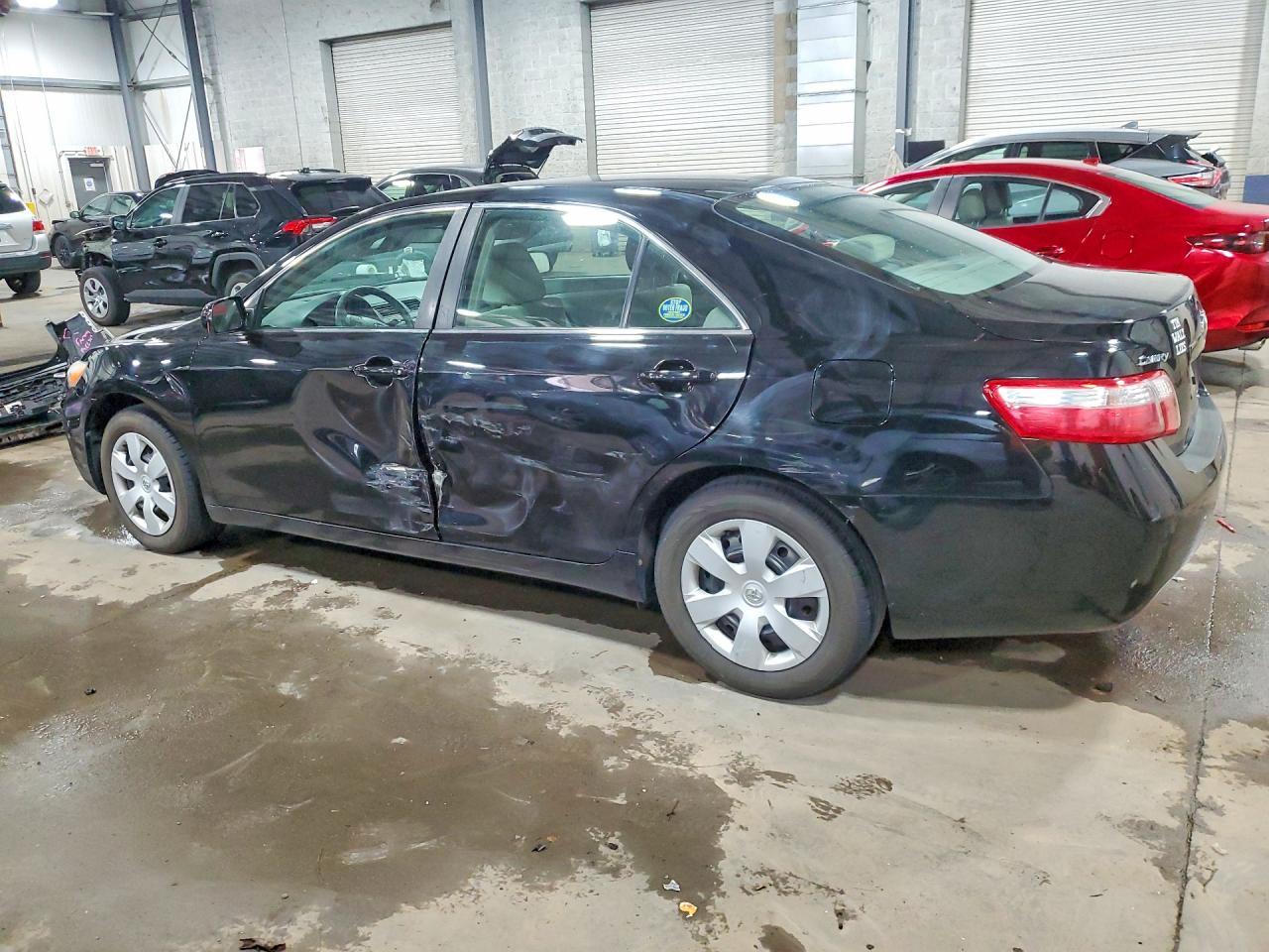 2009 Toyota Camry Le - Фото 2
