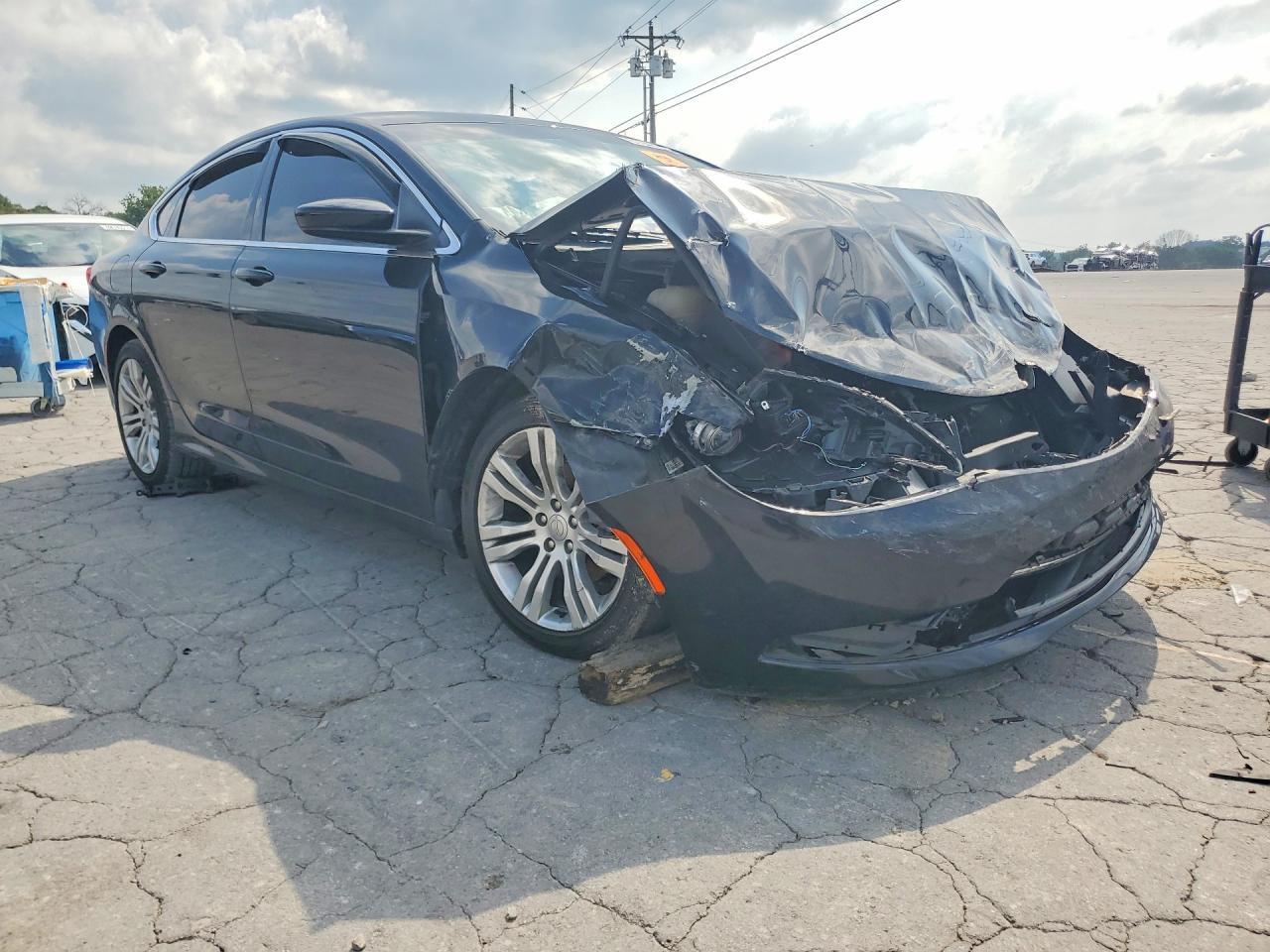 2015 Chrysler 200 Limited - Image 4