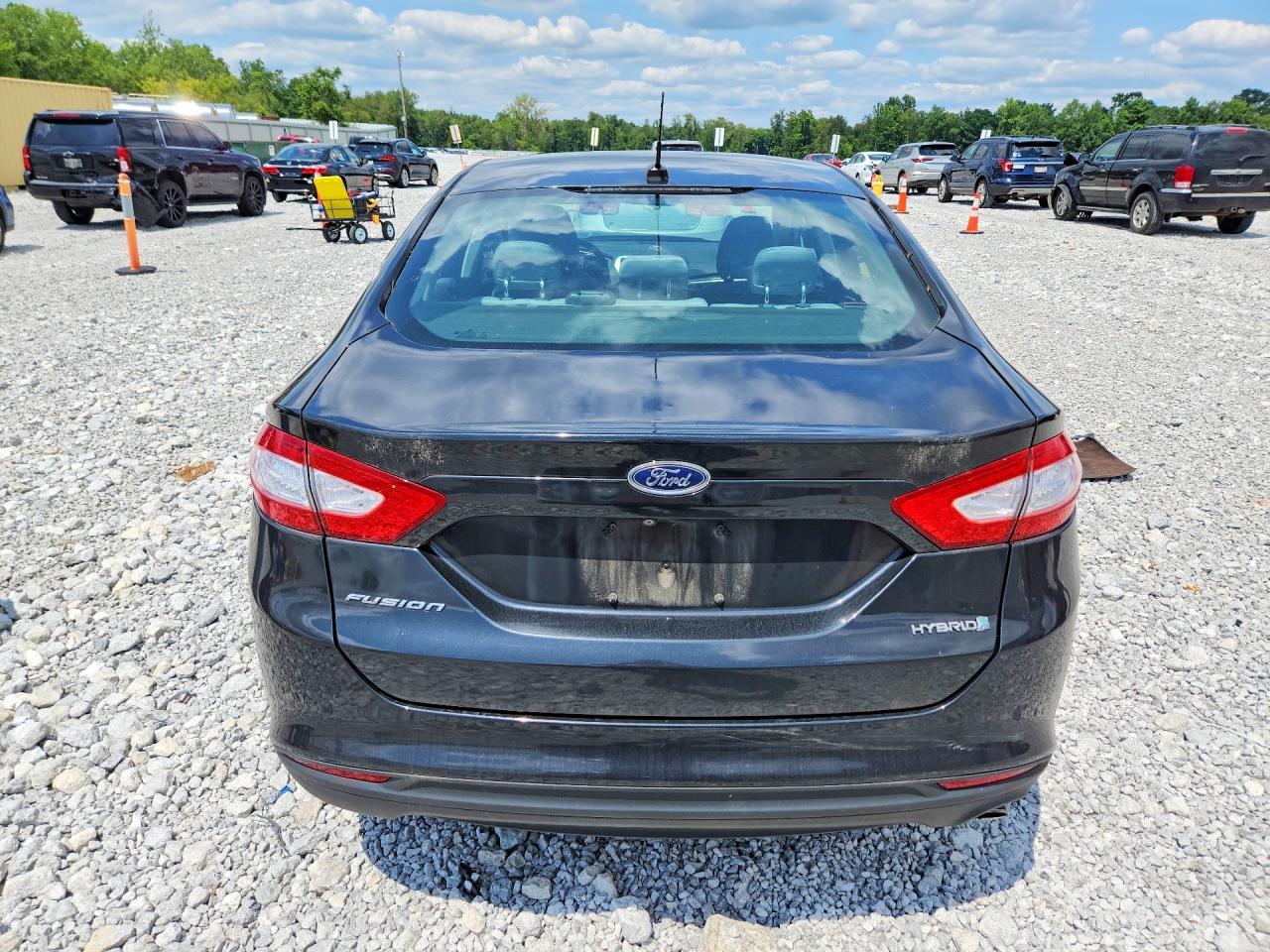 2015 Ford Fusion S Hybrid - Фото 6