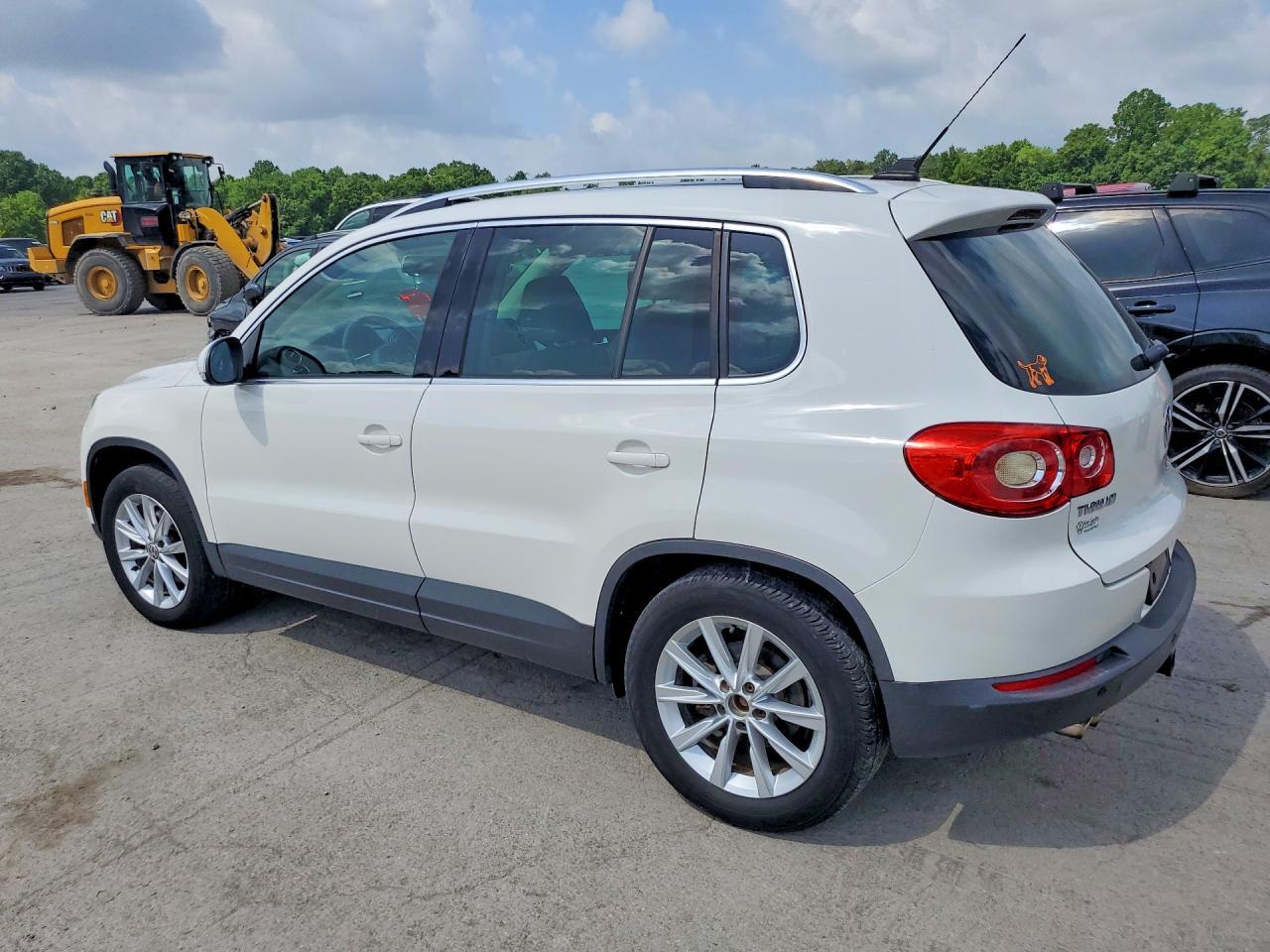 2011 Volkswagen Tiguan S - Фото 2
