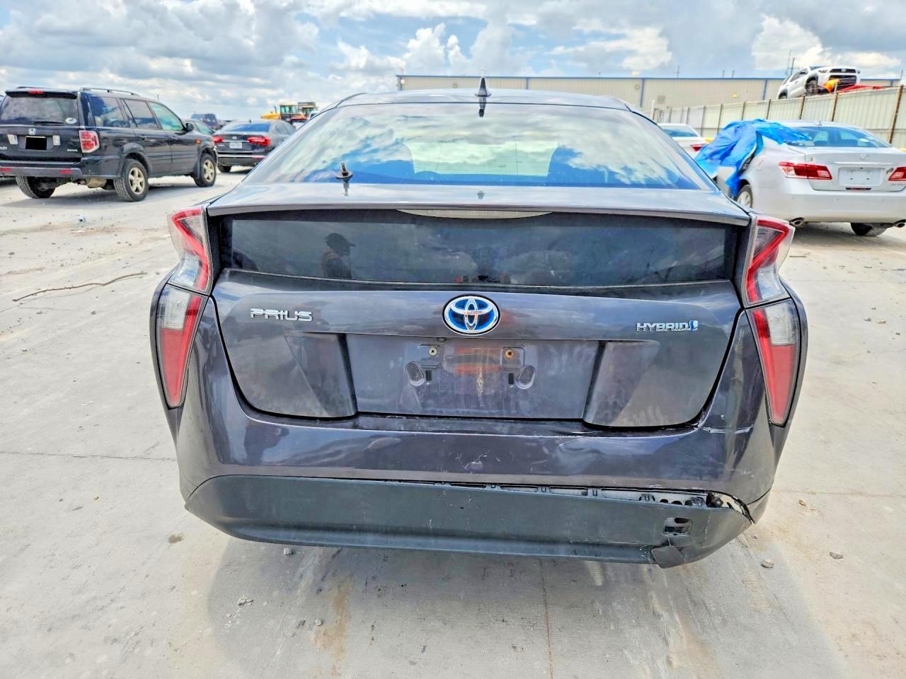 2016 Toyota Prius Two - Image 6