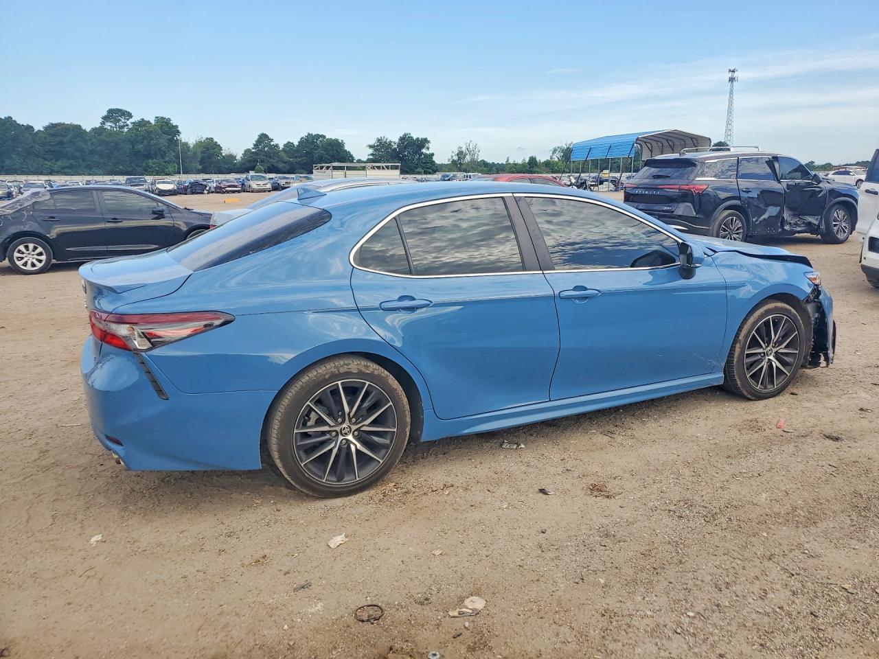 2023 Toyota Camry Se - Image 3