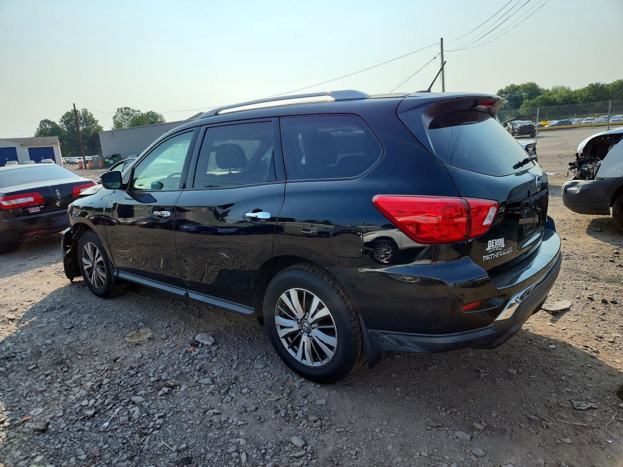 2018 Nissan Pathfinder S - Фото 2