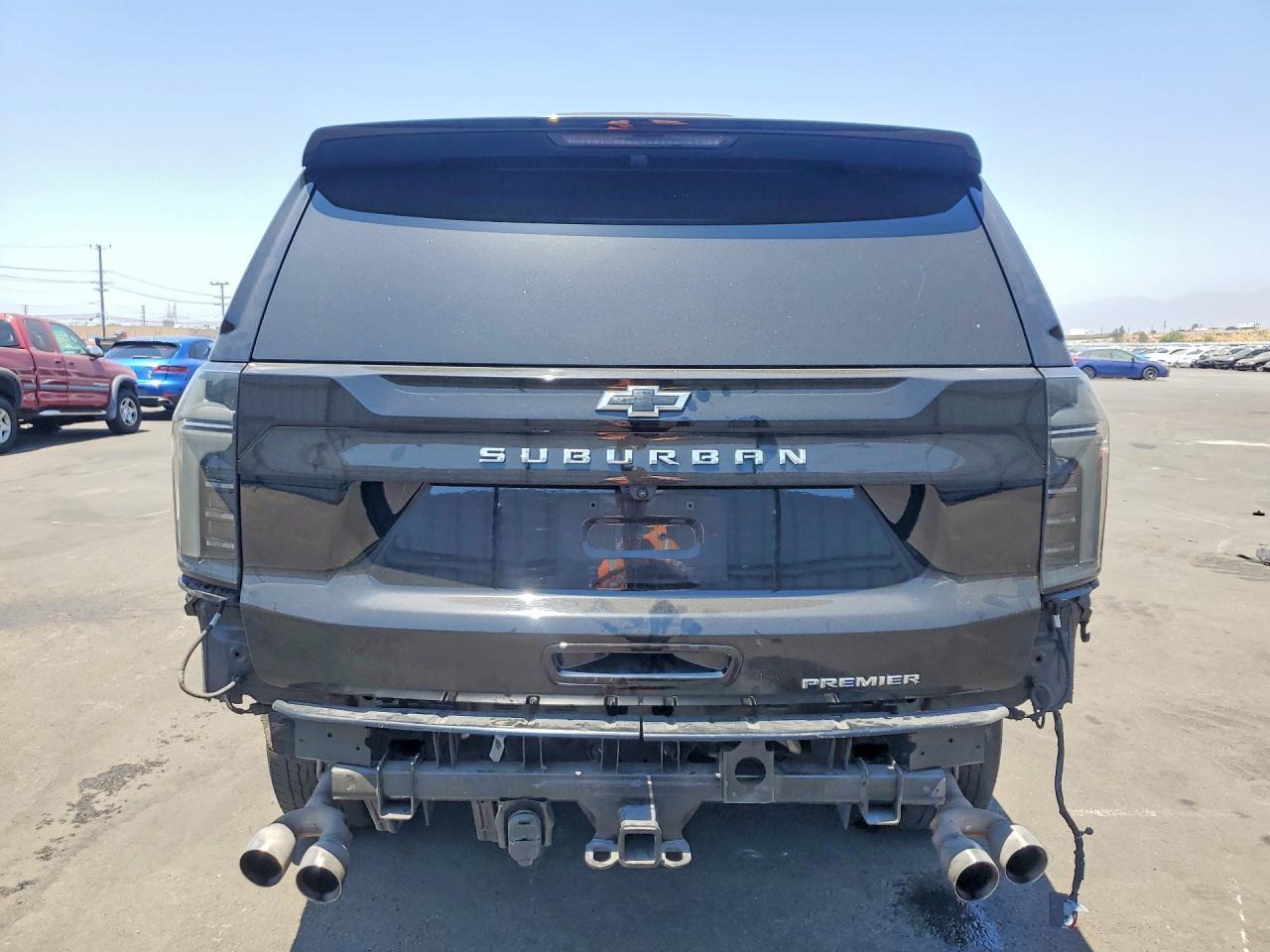 2025 Chevrolet Suburban C1500 Premier - Фото 6