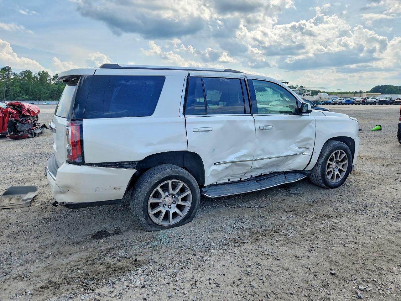 2017 GMC Yukon Denali - Фото 3