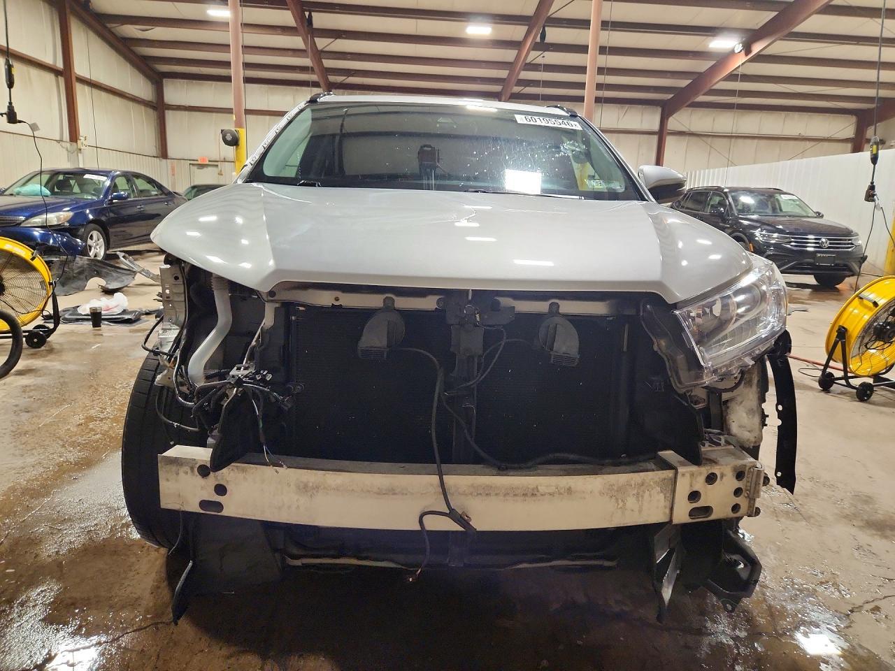 2017 Toyota Highlander Se - Фото 5