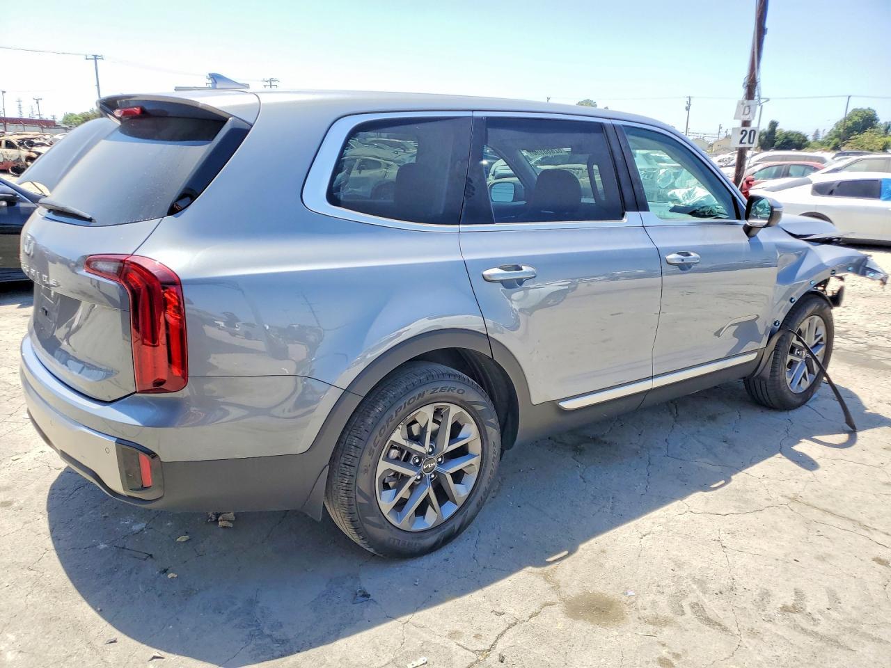 2025 Kia Telluride Lx - Image 3