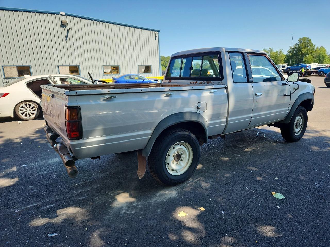 1984 Datsun 720 King Cab 4X4 - Фото 3
