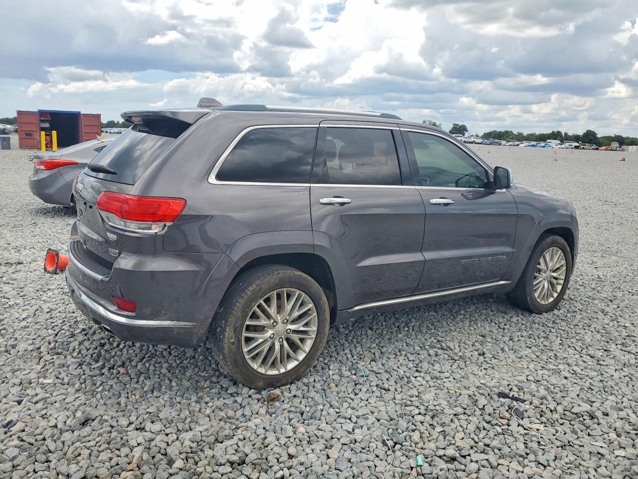 2018 Jeep Grand Cherokee Summit - Image 3
