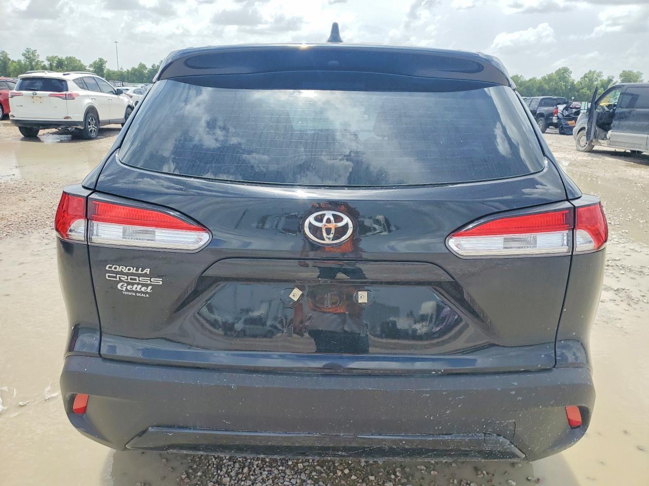 2025 Toyota Corolla Cross L - Image 6
