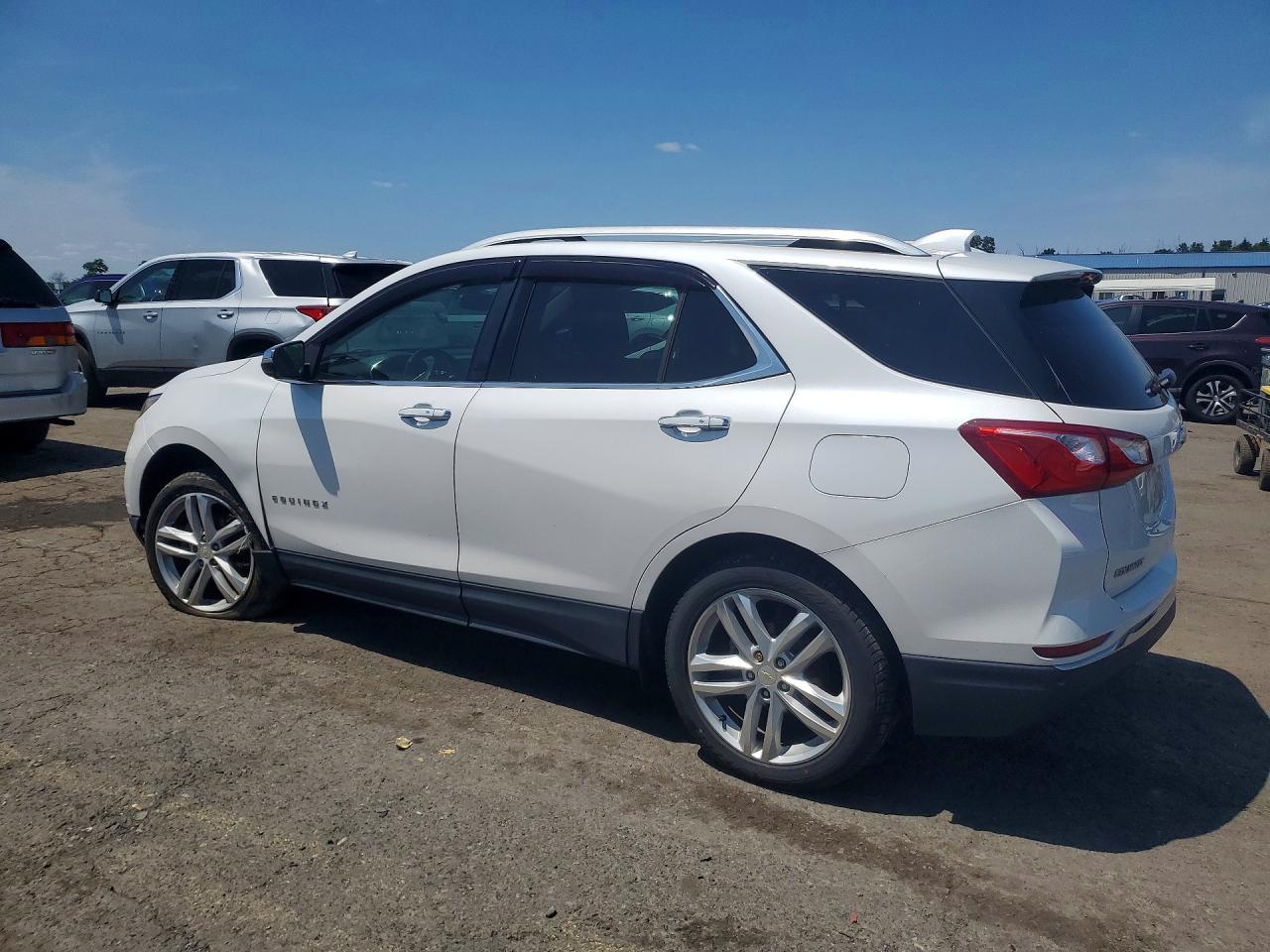 2018 Chevrolet Equinox Premier - Image 2