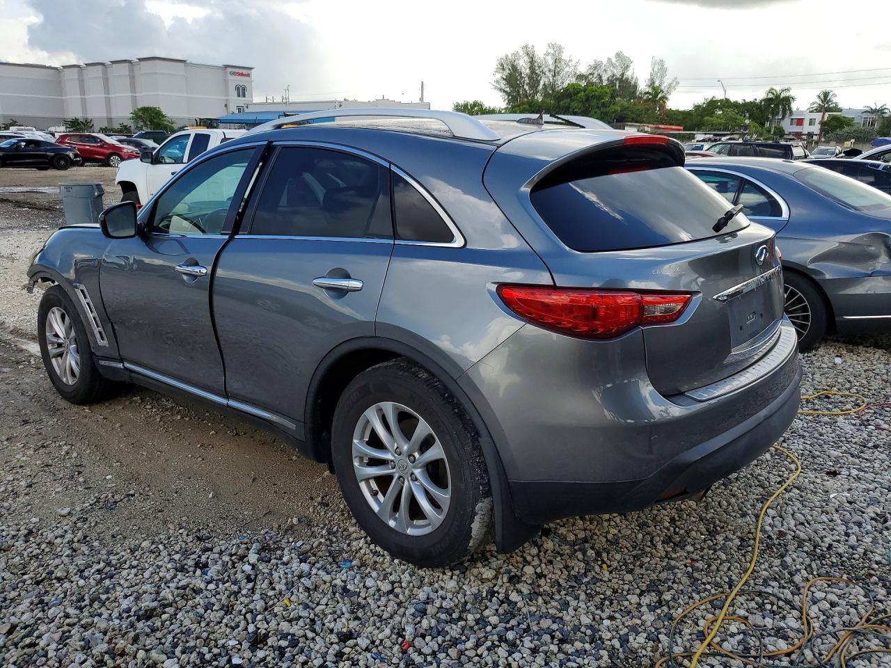2017 Infiniti Qx70 Base - Image 2