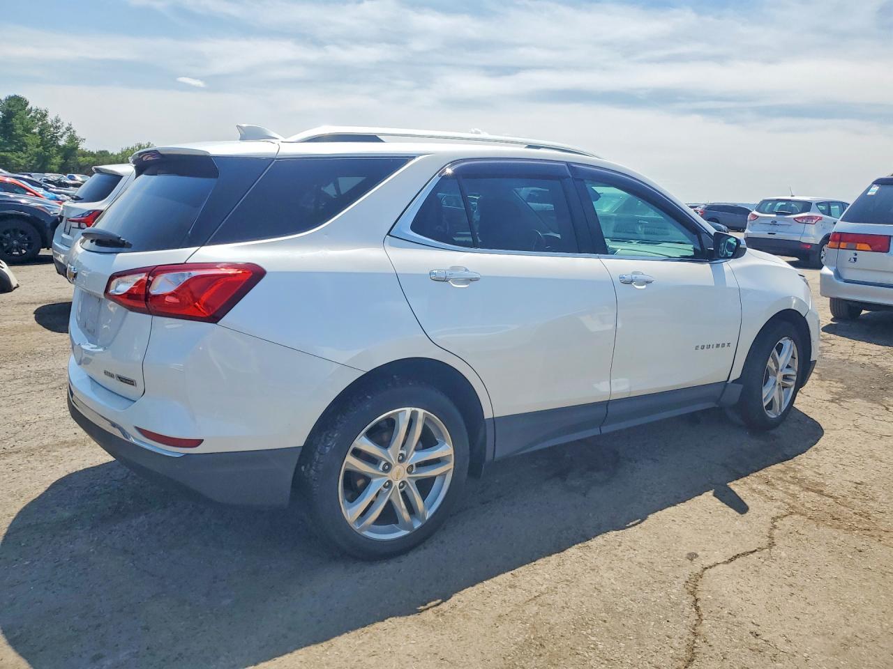 2018 Chevrolet Equinox Premier - Image 3