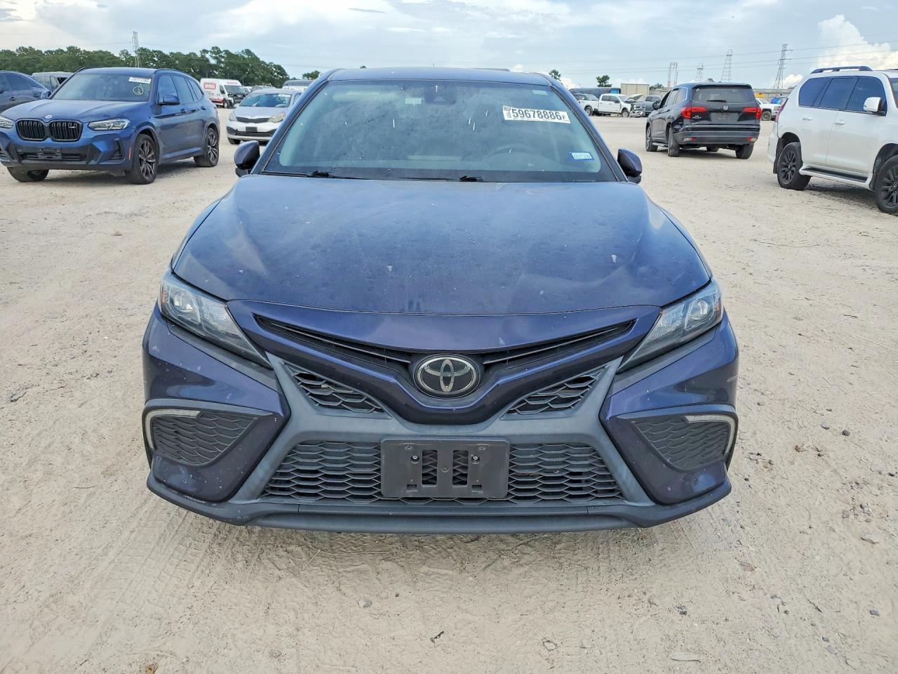 2022 Toyota Camry Se - Image 5