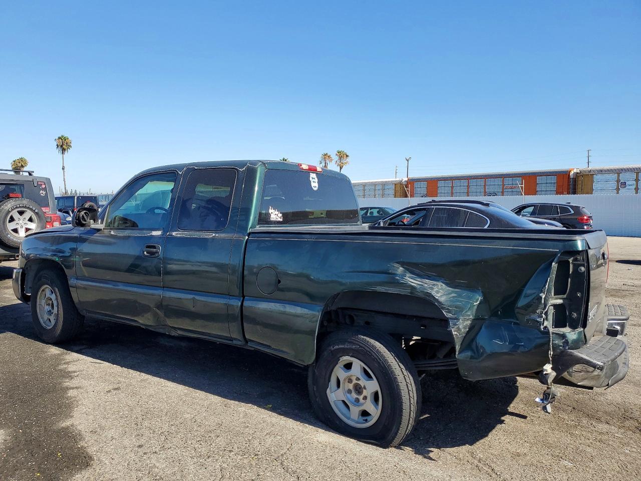 2003 GMC New Sierra C1500 - Image 2