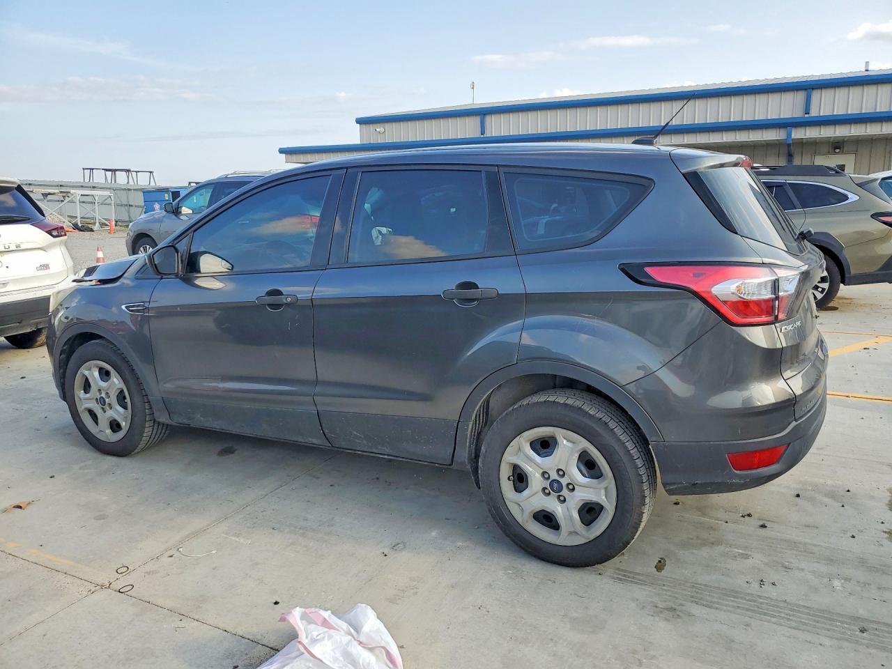 2018 Ford Escape S - Фото 2