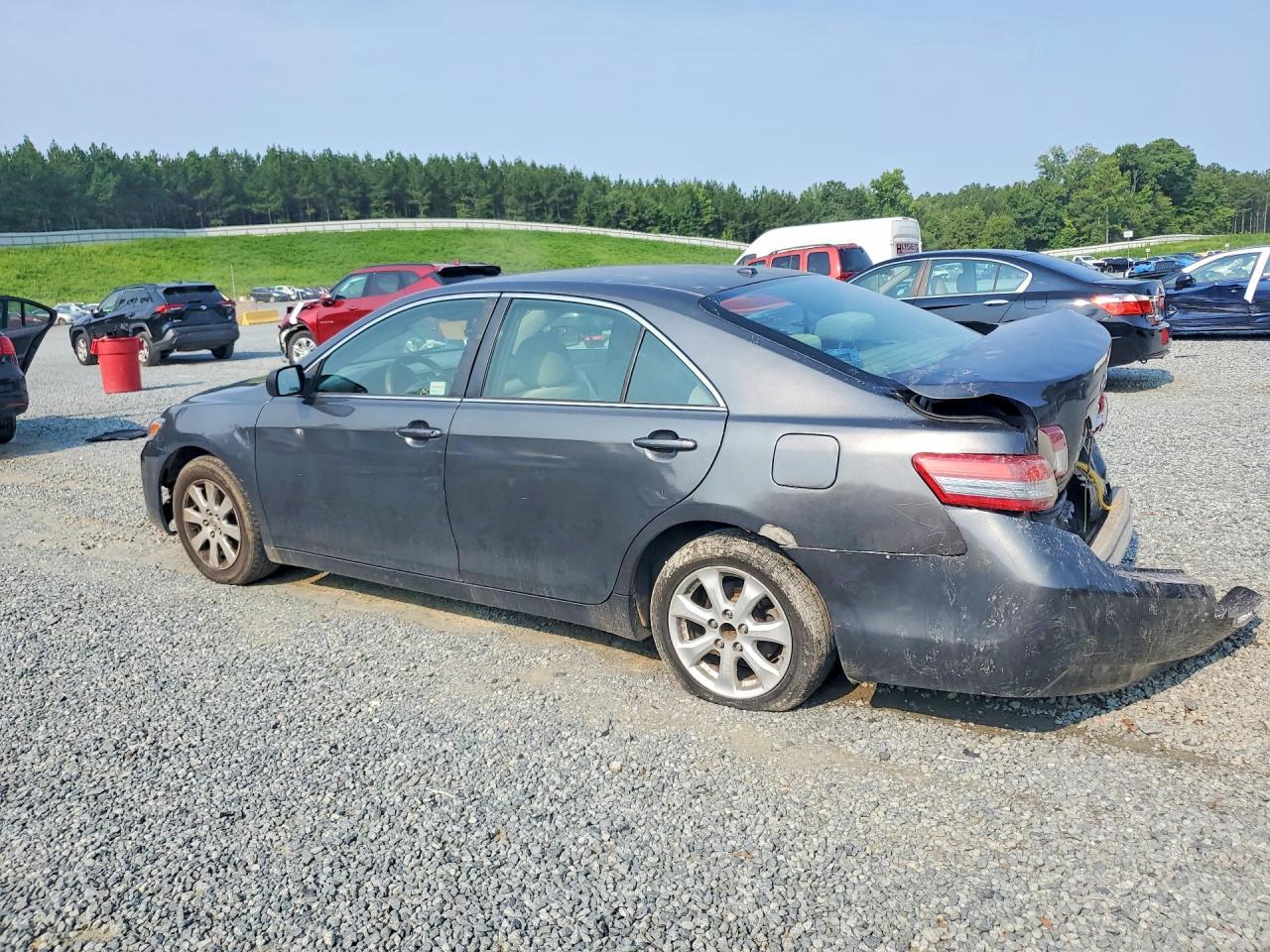 2011 Toyota Camry Le - Image 2