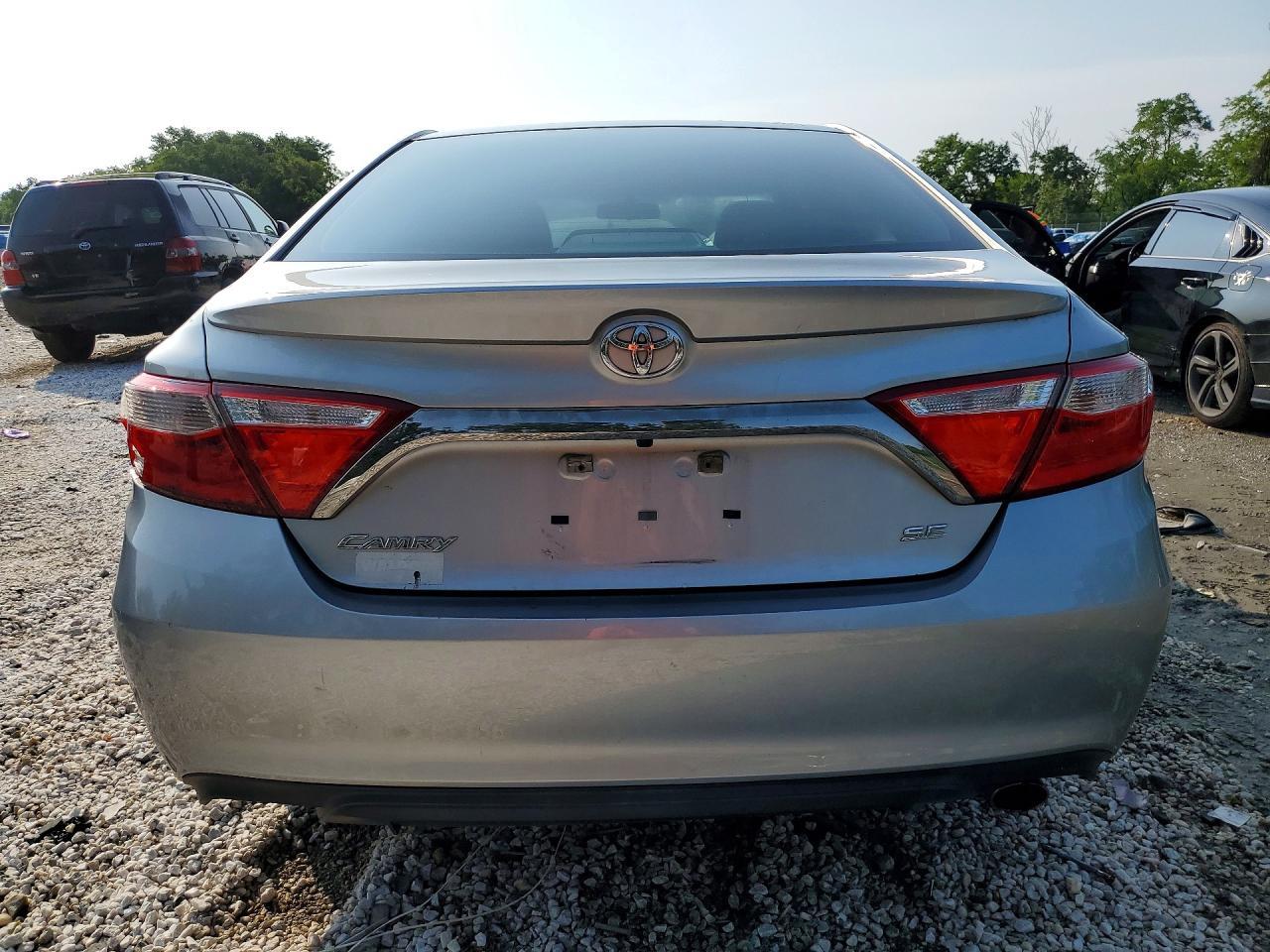 2016 Toyota Camry Se - Image 6