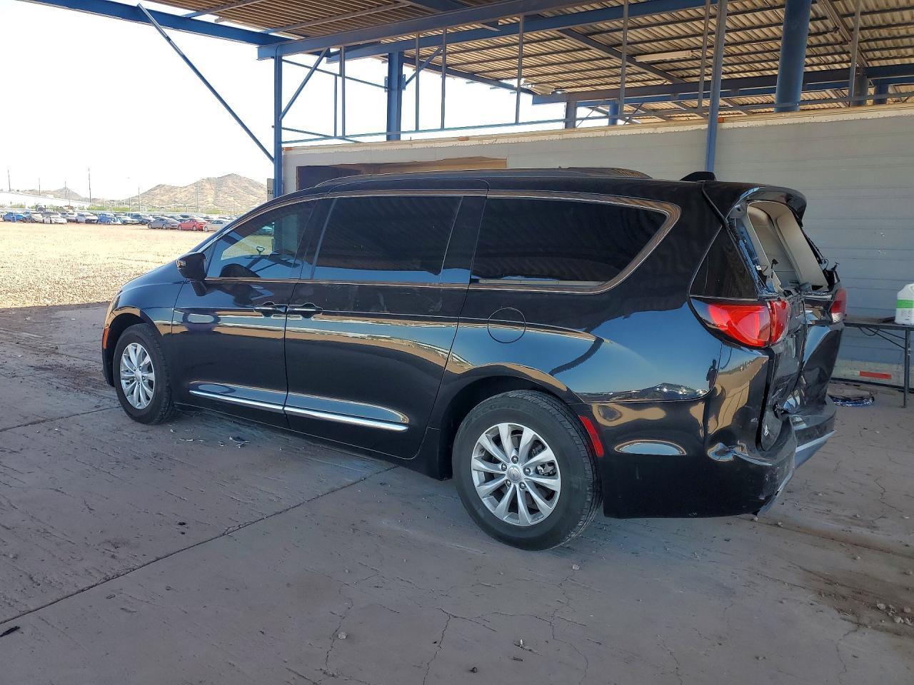 2019 Chrysler Pacifica Touring L - Фото 2
