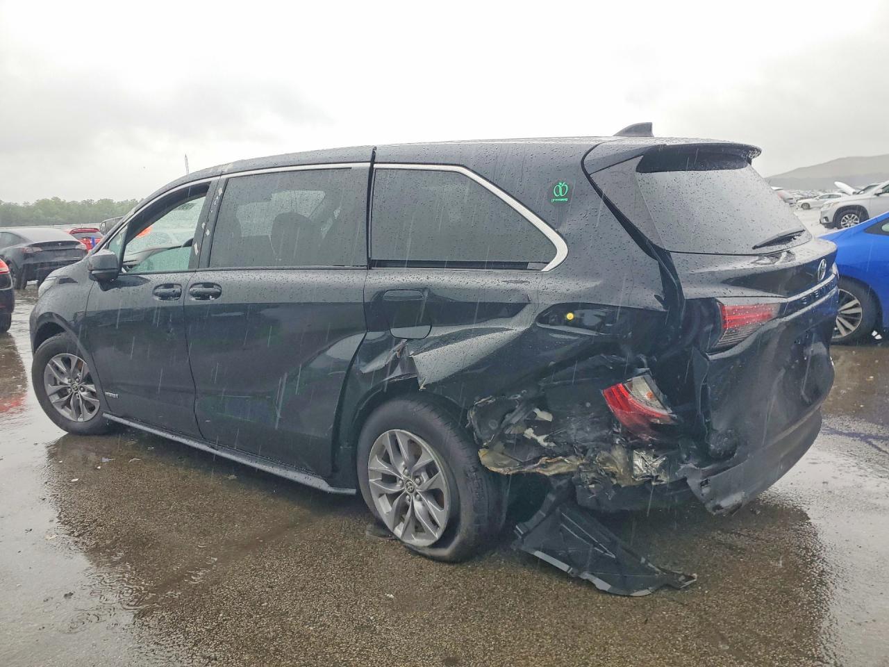 2021 Toyota Sienna Le - Фото 2