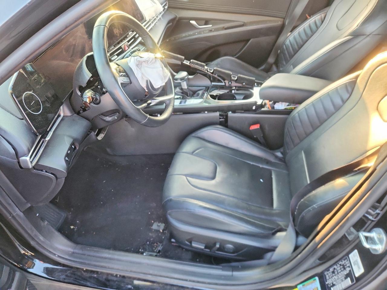 2023 Hyundai Elantra Limited - Image 7
