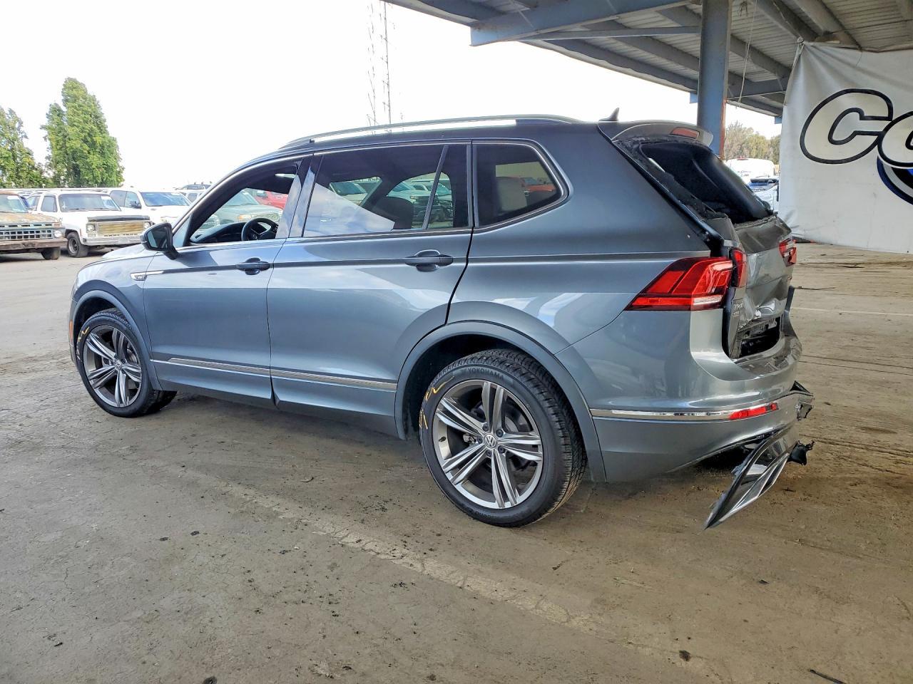 2019 Volkswagen Tiguan Se - Image 2
