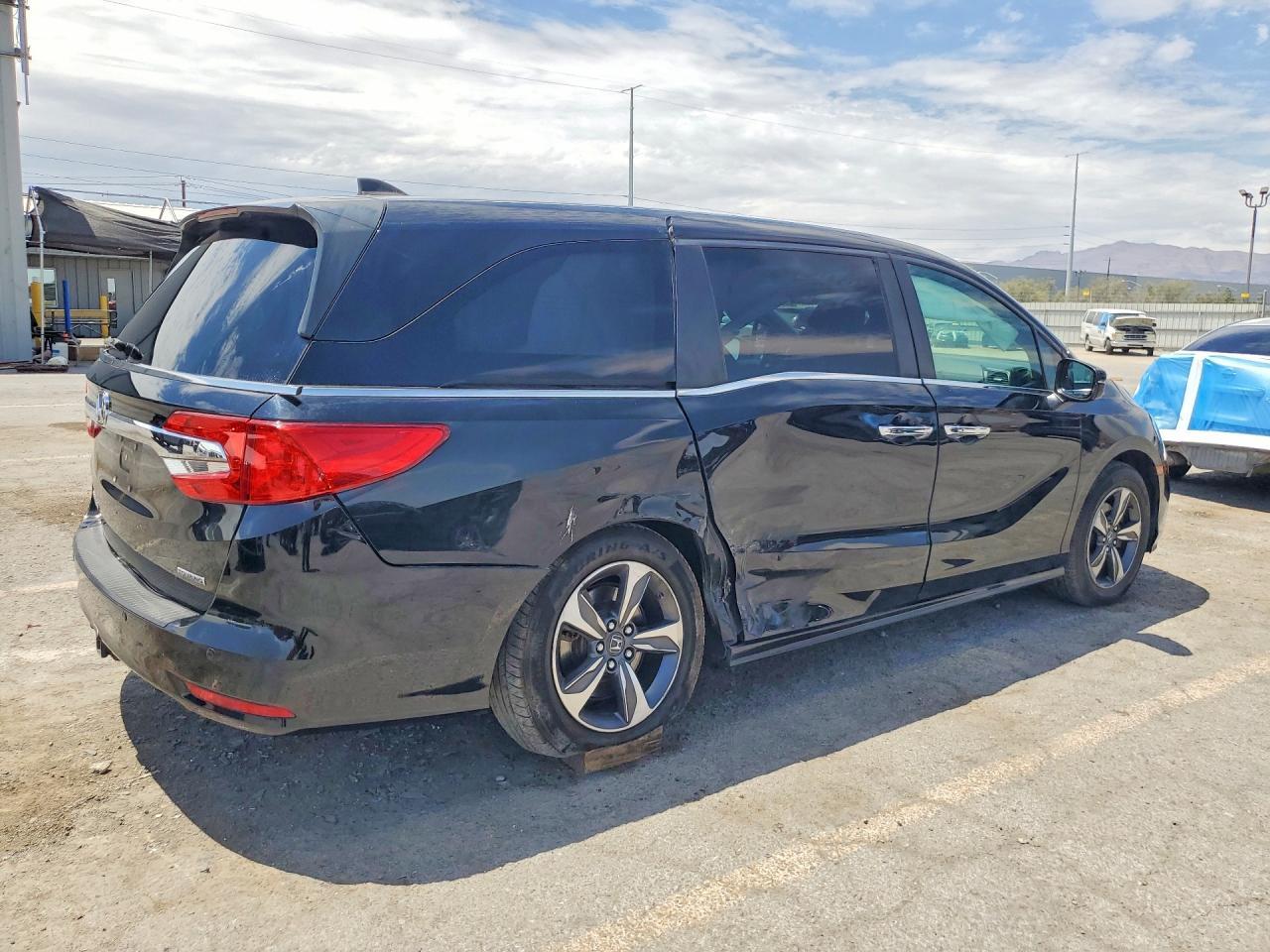 2018 Honda Odyssey Touring - Фото 3