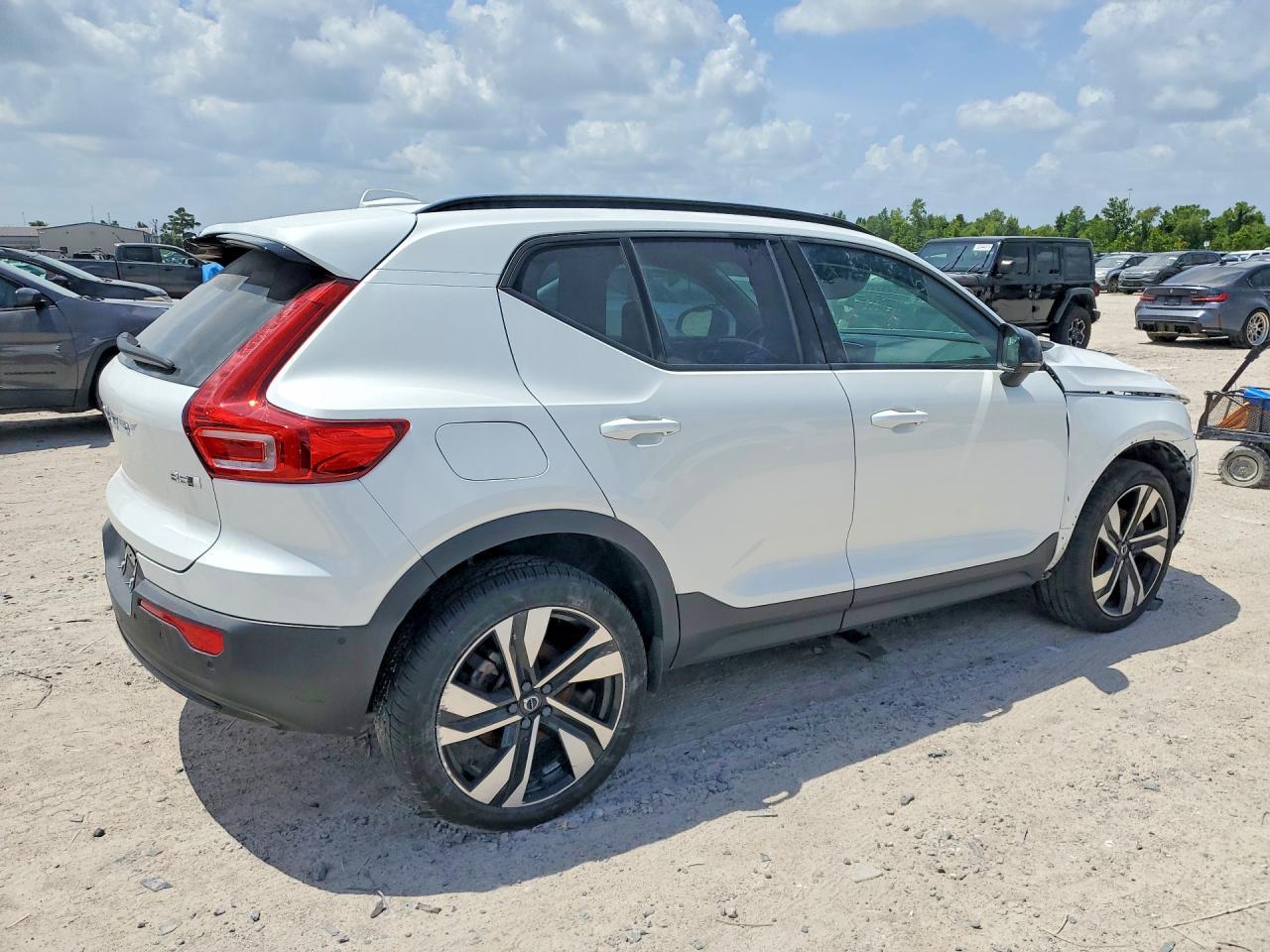 2023 Volvo Xc40 Ultimate - Фото 3