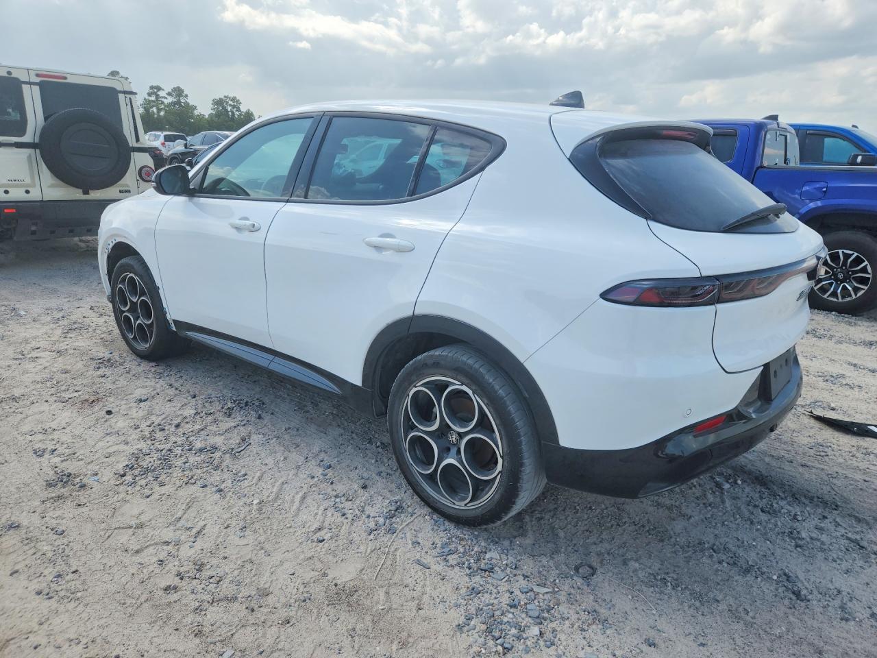2025 Alfa Romeo Tonale Base - Image 2