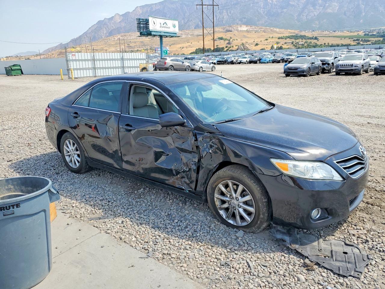 2011 Toyota Camry Xle V6 - Image 4