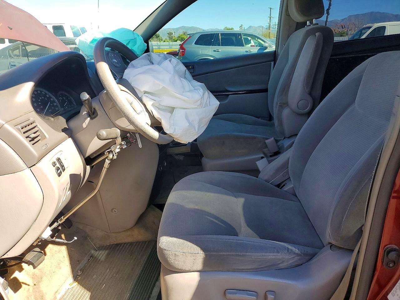 2004 Toyota Sienna Le 8 Passenger - Фото 7