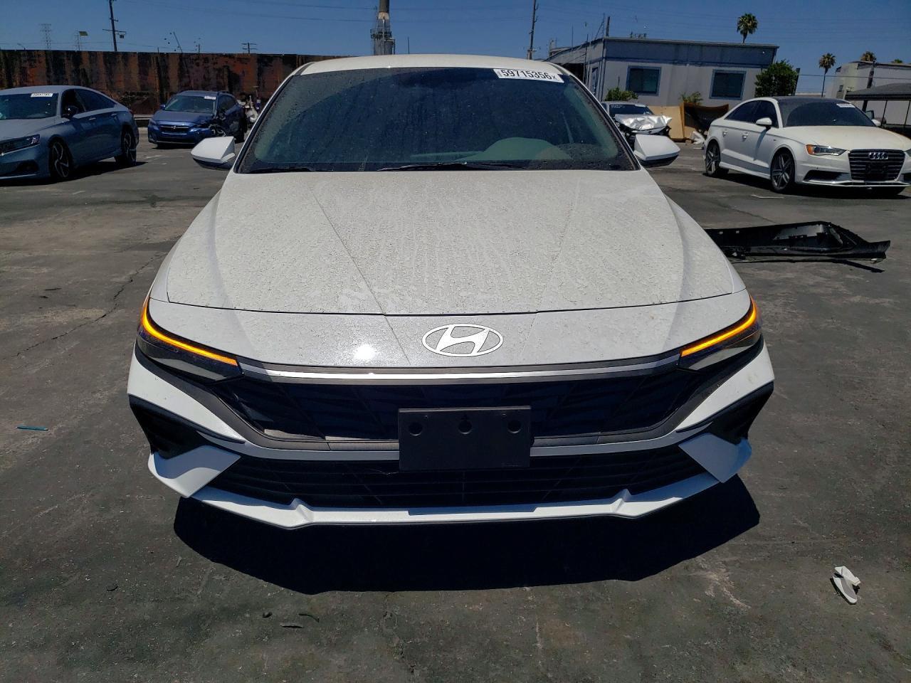 2025 Hyundai Elantra Se - Image 5