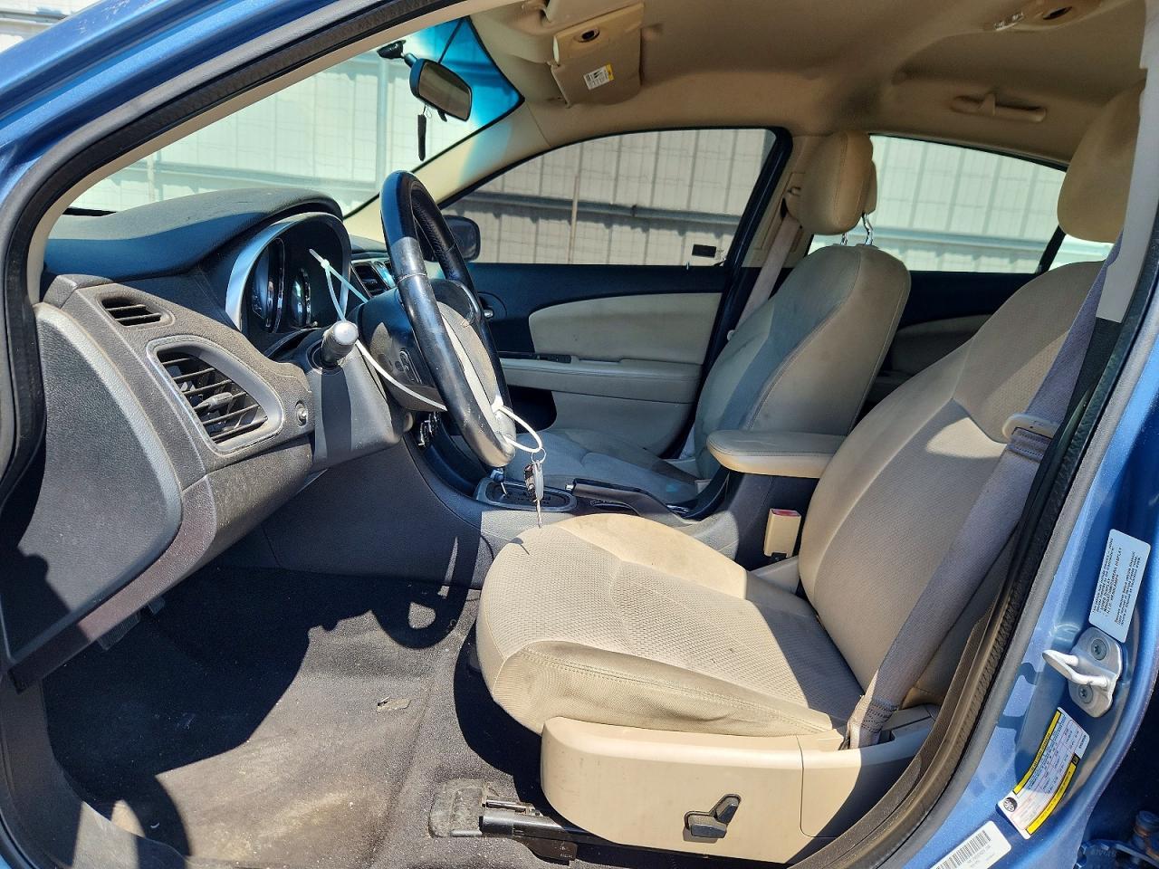 2011 Chrysler 200 Touring - Image 7