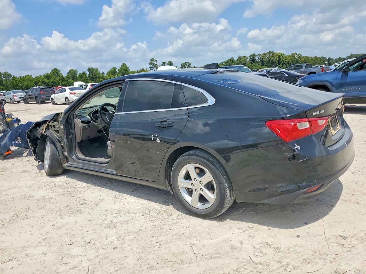 2022 Chevrolet Malibu Ls - Фото 2