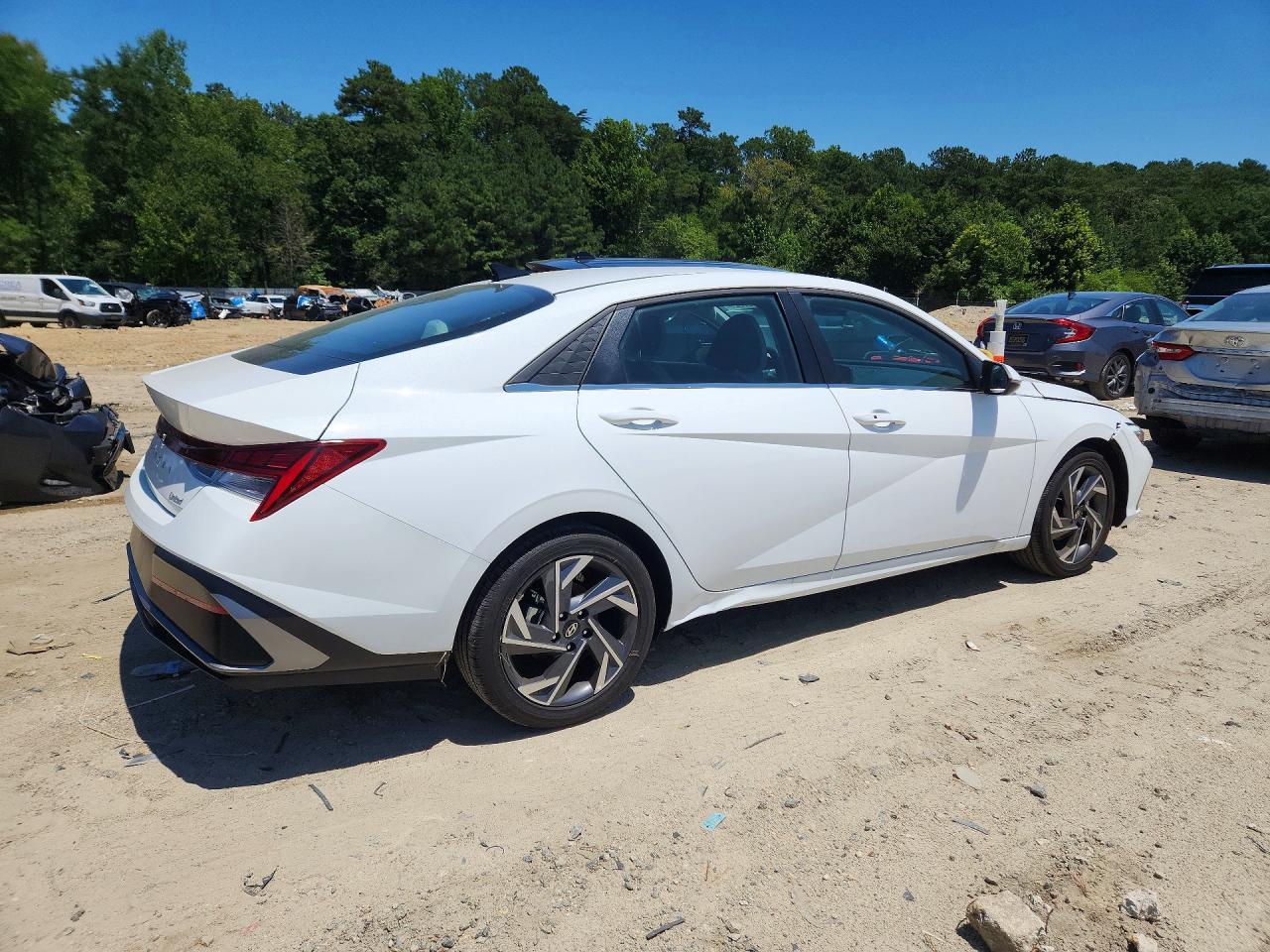 2026 Hyundai Elantra Limited - Image 3