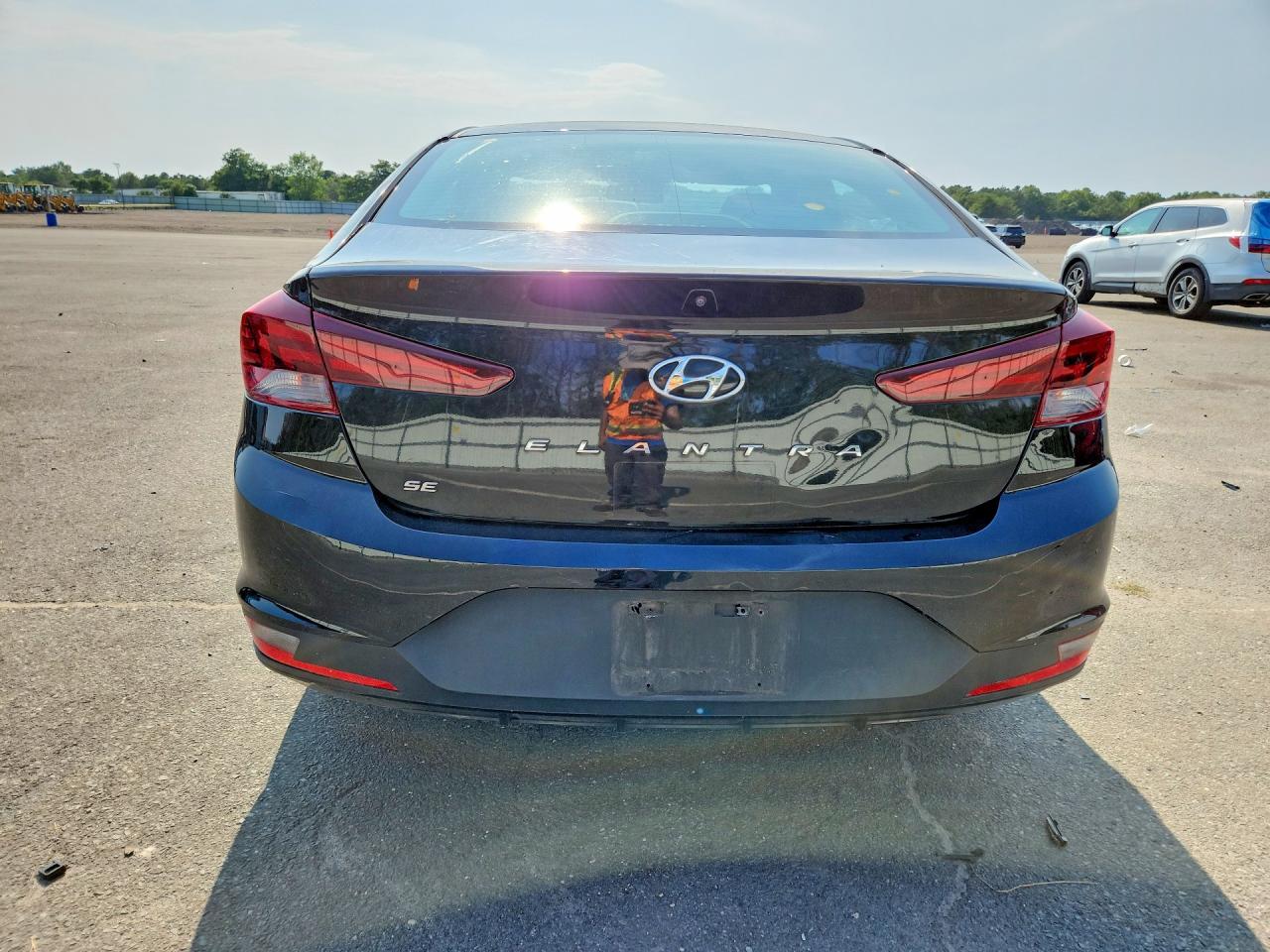 2020 Hyundai Elantra Se - Image 6