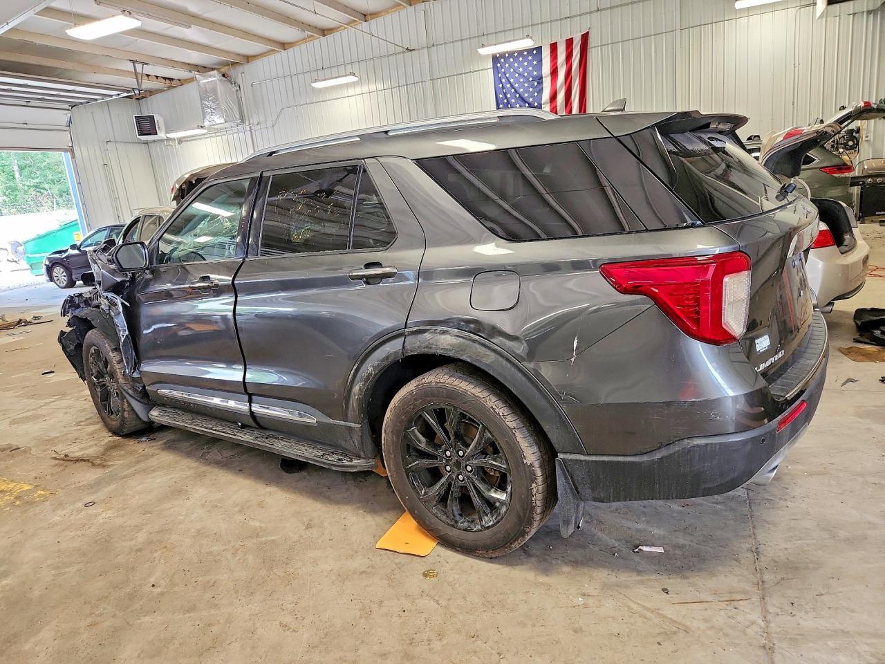 2020 Ford Explorer Limited - Image 2